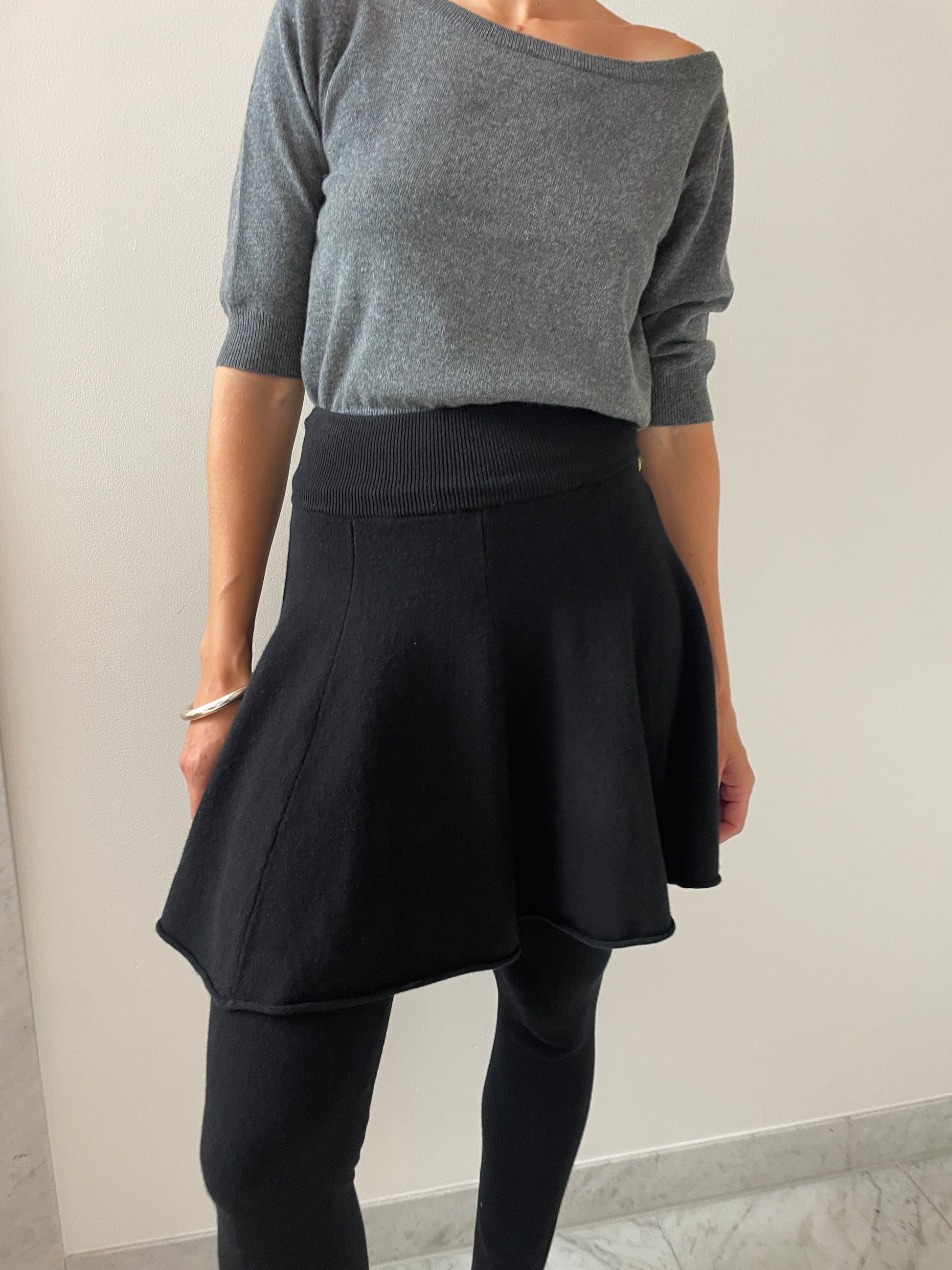 Girl, Raven EXTREME CASHMERE