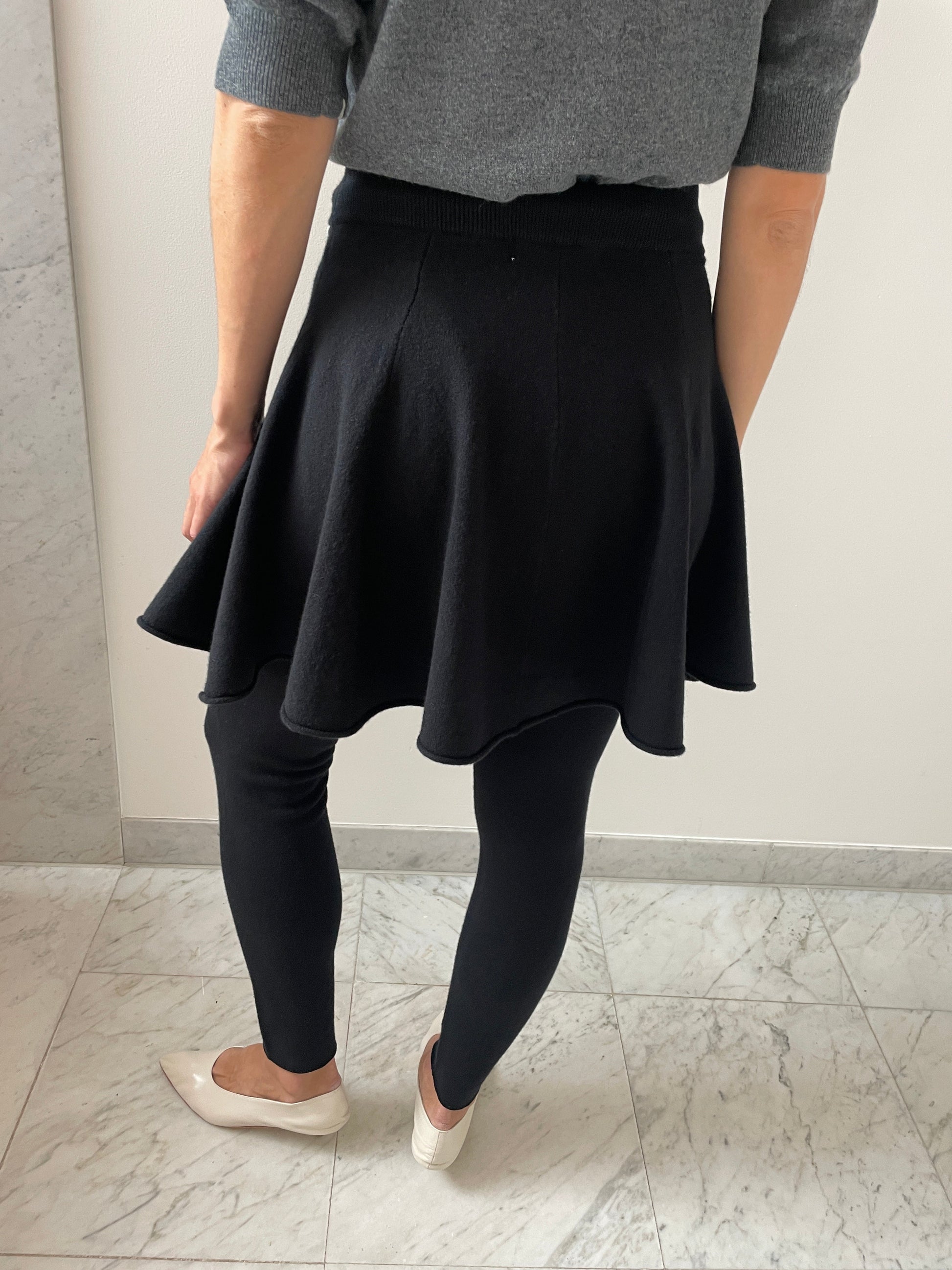 Girl, Raven EXTREME CASHMERE