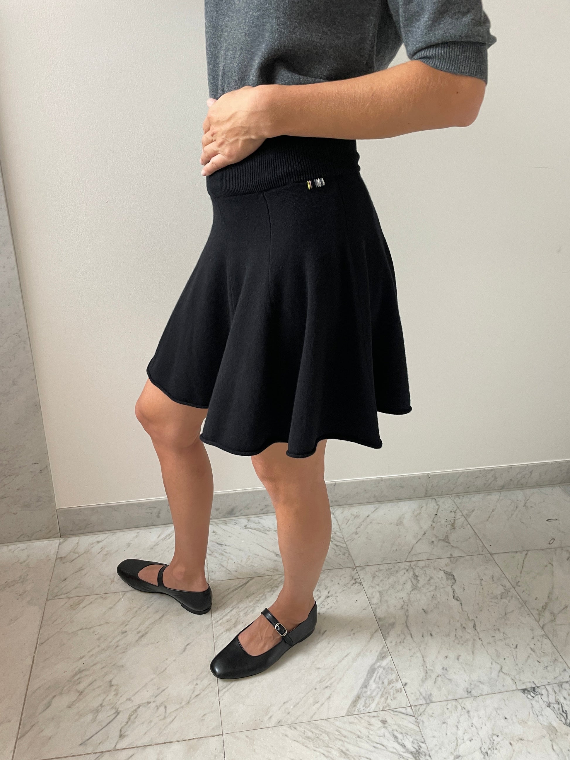 Girl, Raven EXTREME CASHMERE