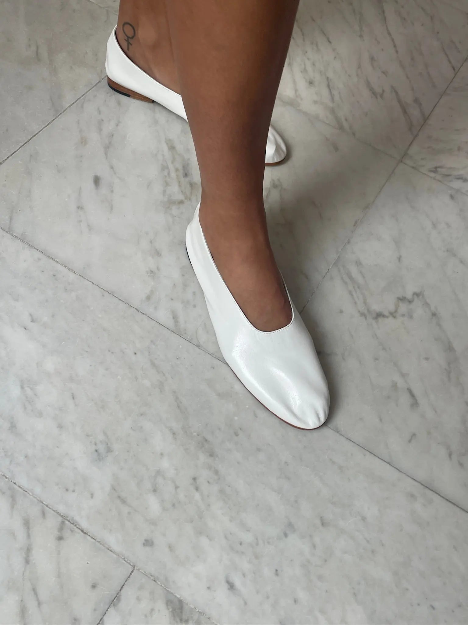 Glove, White MARTINIANO