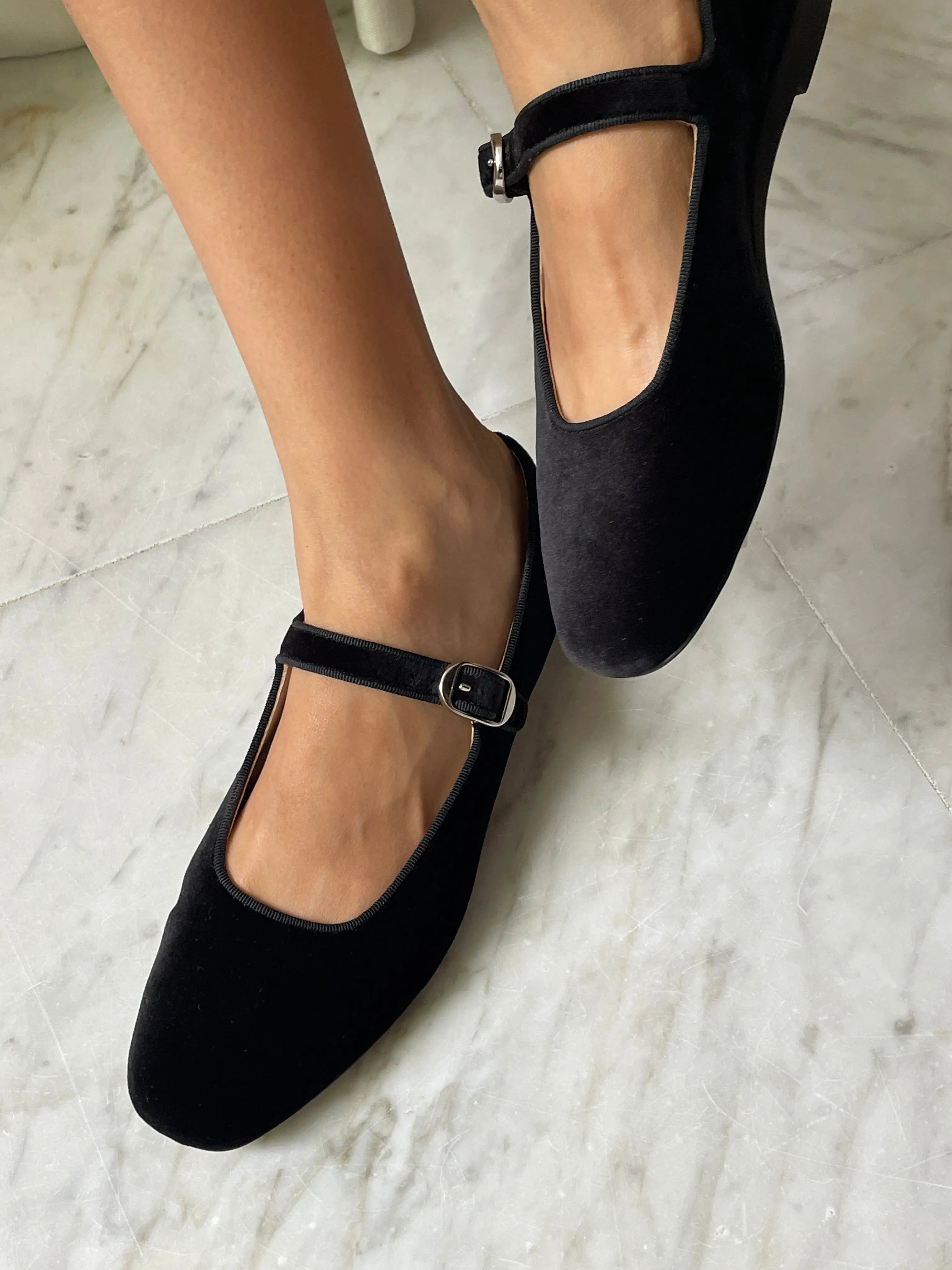 Classic Mary Jane, Black Velvet – Carmen Amsterdam