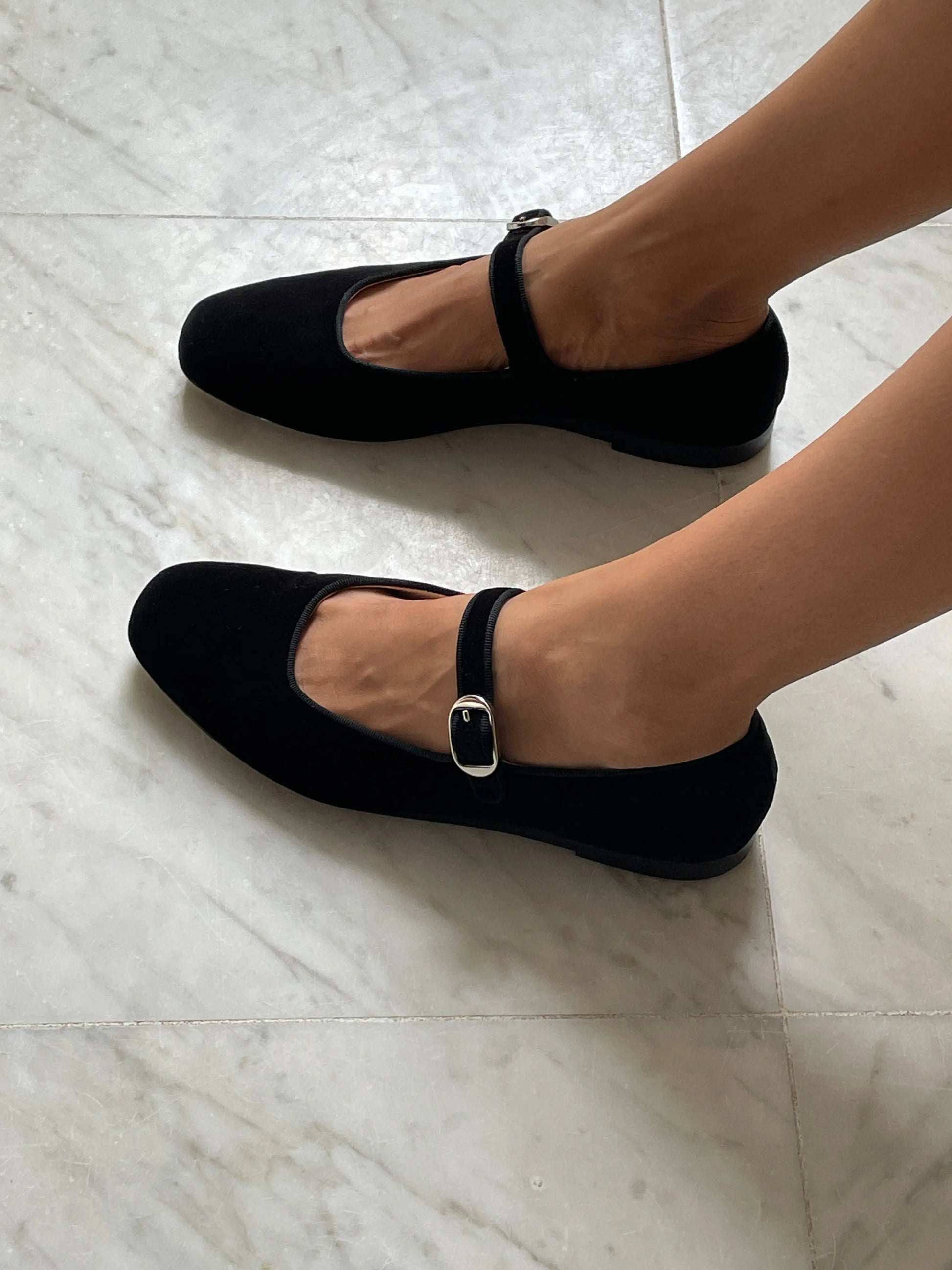 Classic Mary Jane, Black Velvet LE MONDE BÉRYL