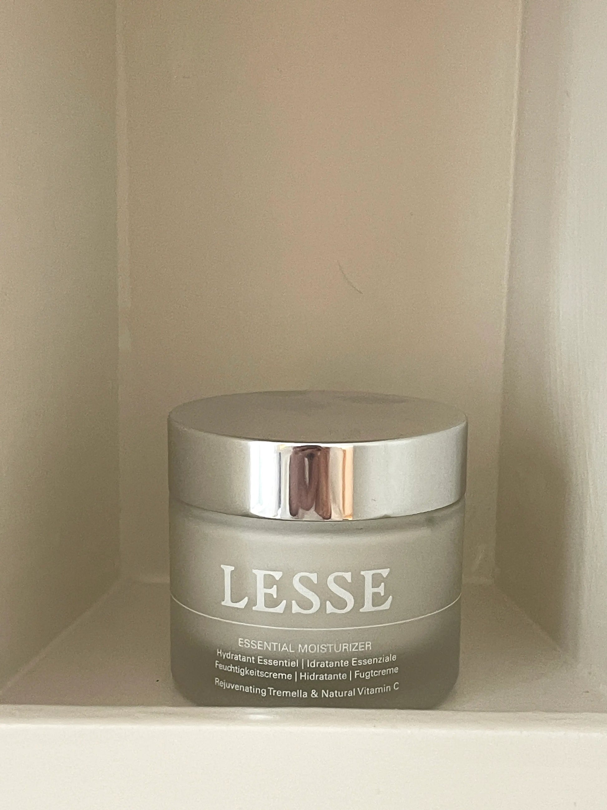 Essential Moisturizer LESSE