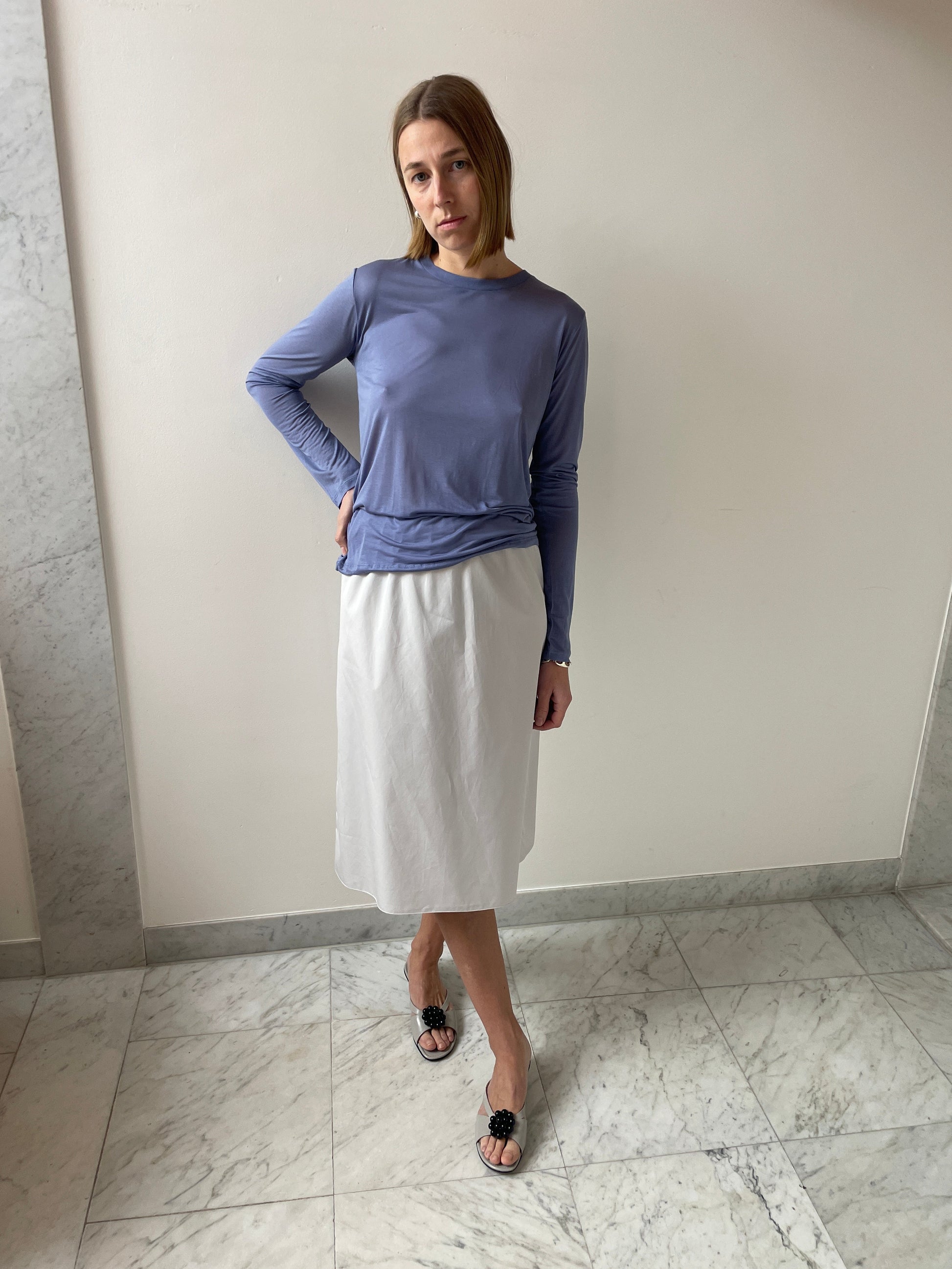 Flora, Grey / Black About Arianne