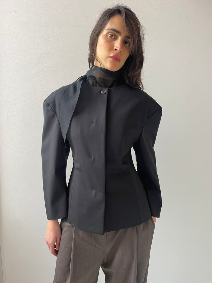 Curved Silhouette Jacket, Black Amomento