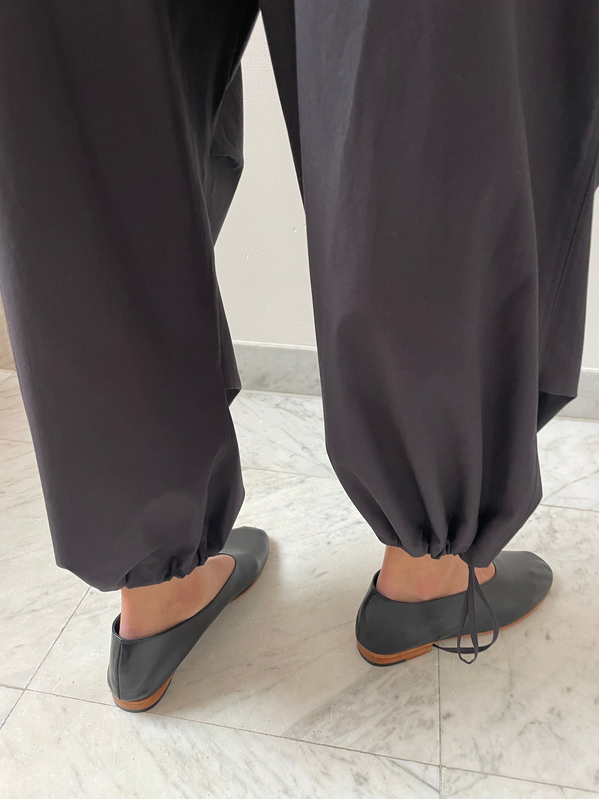 Drawstring Capri Pants, Charcoal Amomento