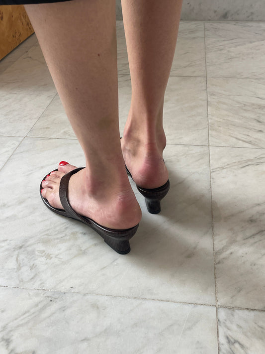 Micro Wedge Thong Sandal, Snake LE MONDE BÉRYL