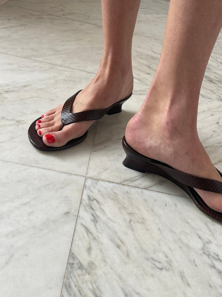 Micro Wedge Thong Sandal, Snake LE MONDE BÉRYL
