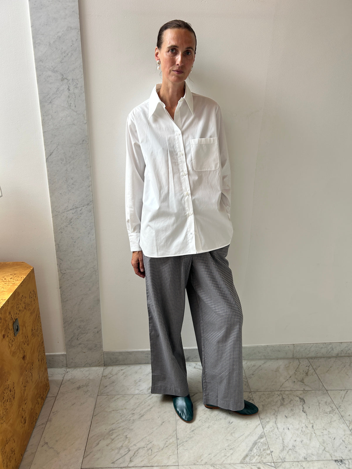 Look with CARMEN House Shirt, White, Baserange Claude Pants, Consul Check, Martiniano Leone, Emerald