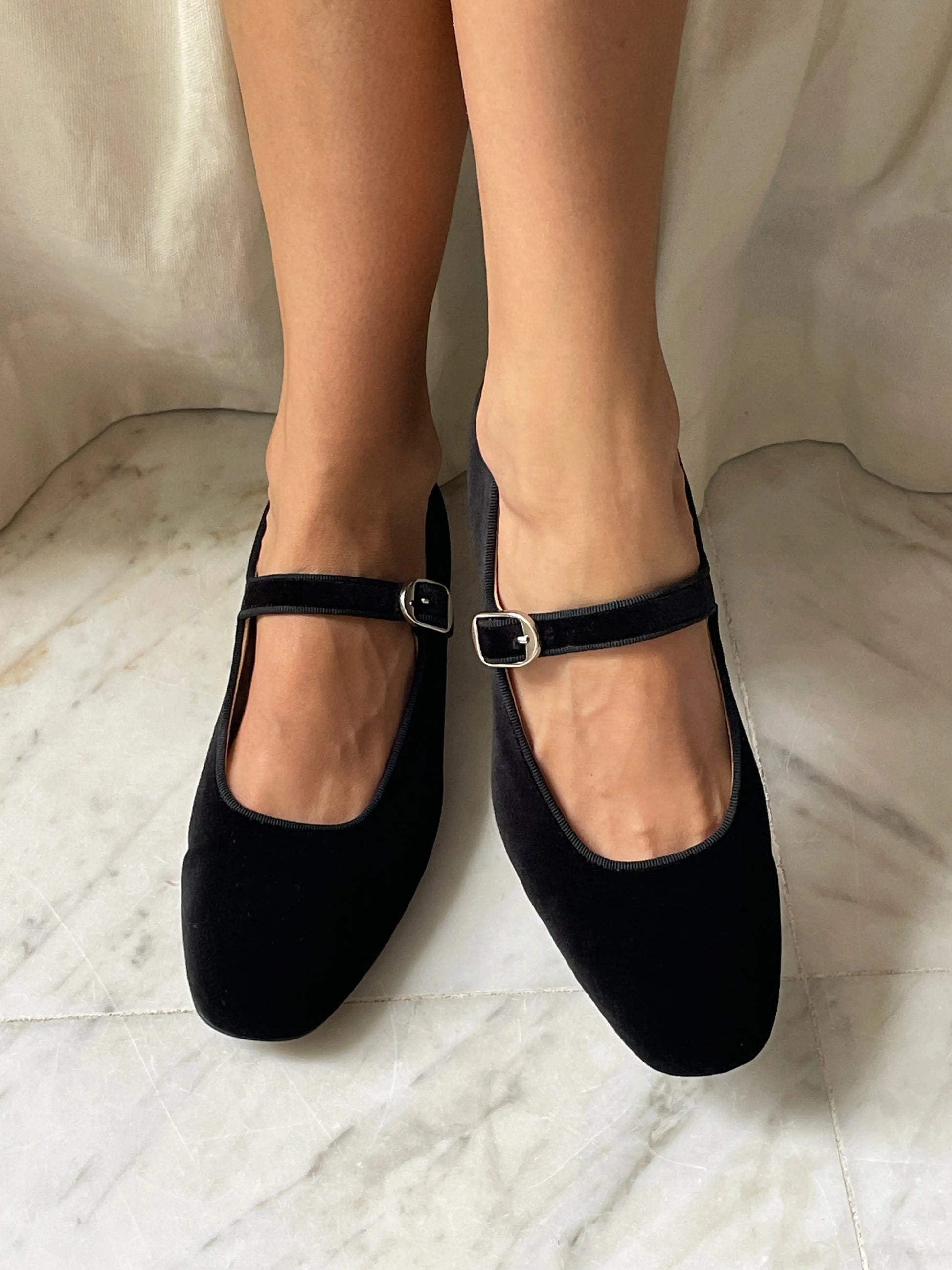 Classic Mary Jane, Black Velvet LE MONDE BÉRYL