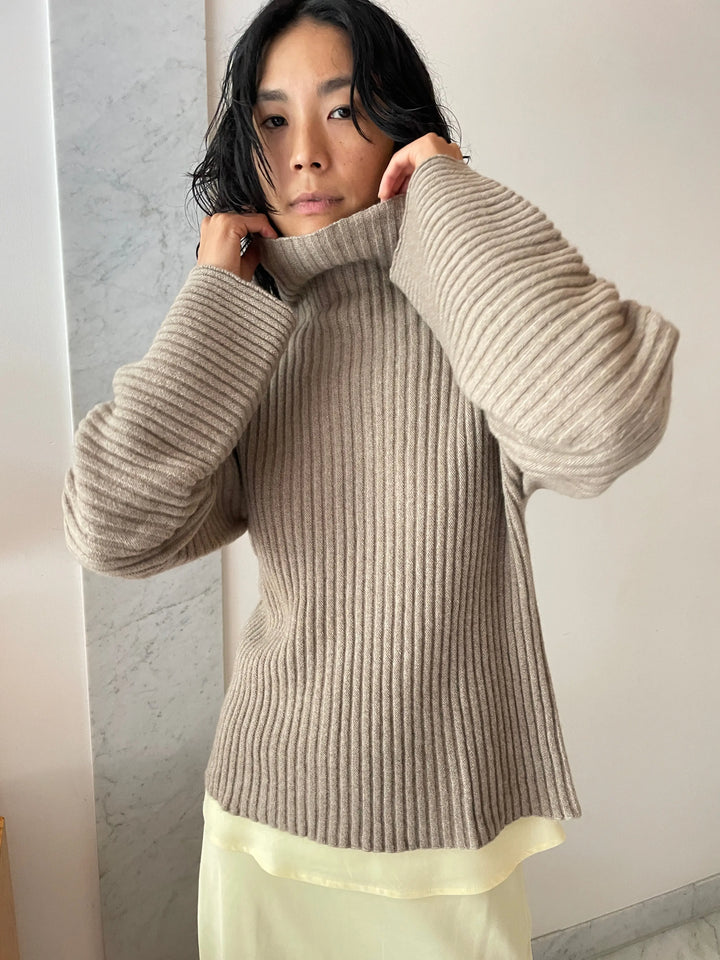Kai Turtleneck, Brown BASERANGE