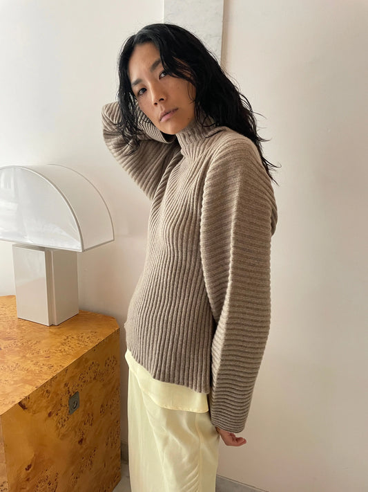 Kai Turtleneck, Brown BASERANGE