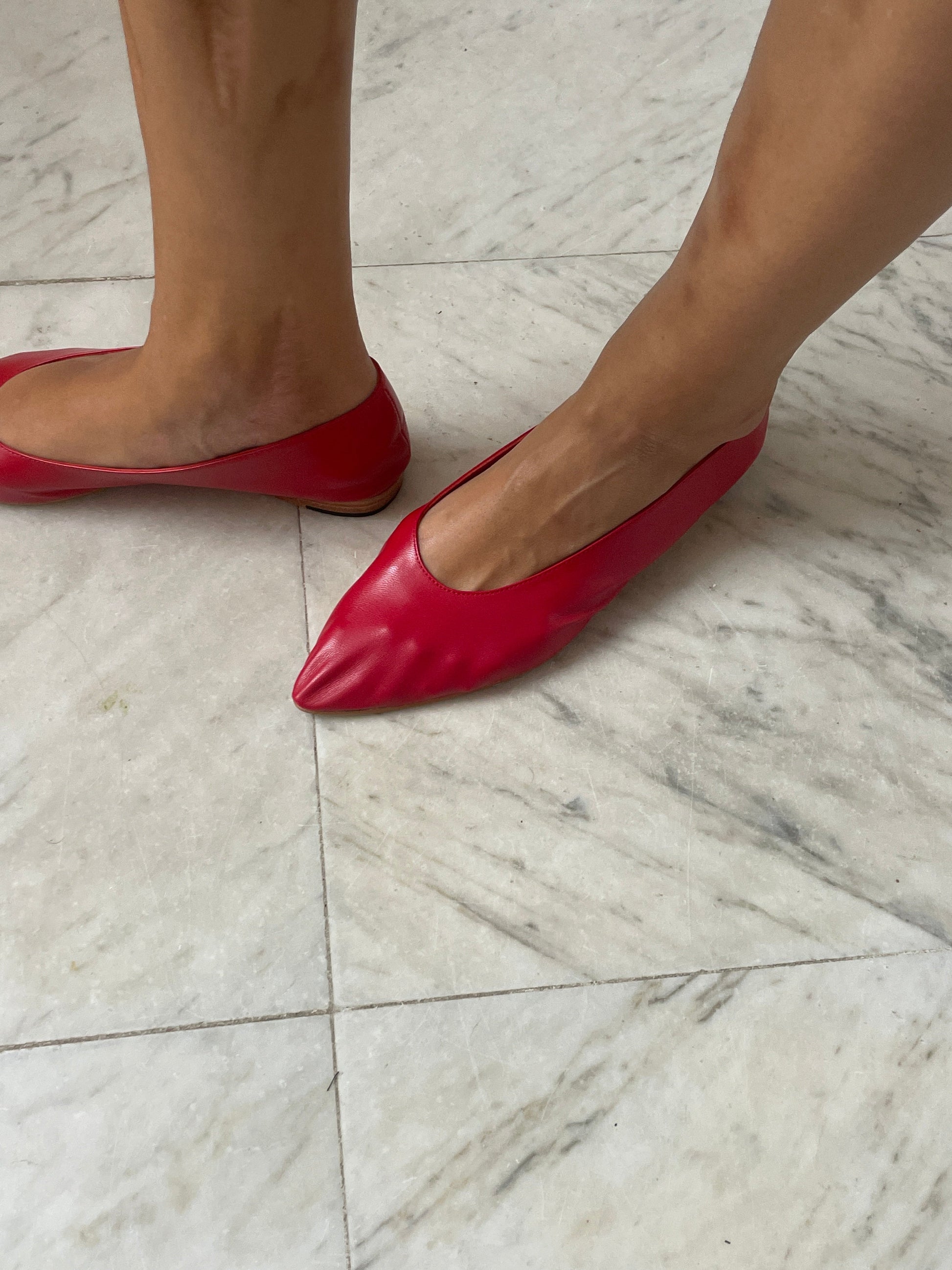 Party Flat, Red MARTINIANO