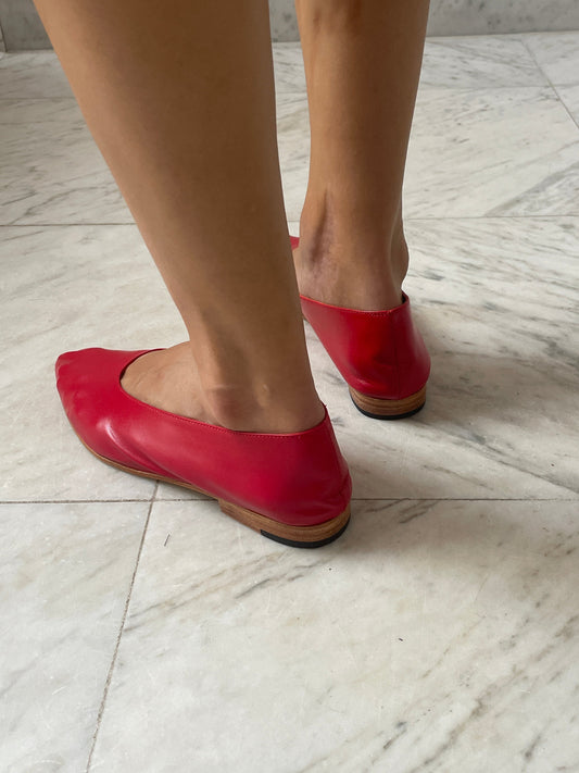 Party Flat, Red MARTINIANO