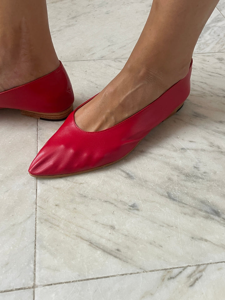Party Flat, Red MARTINIANO