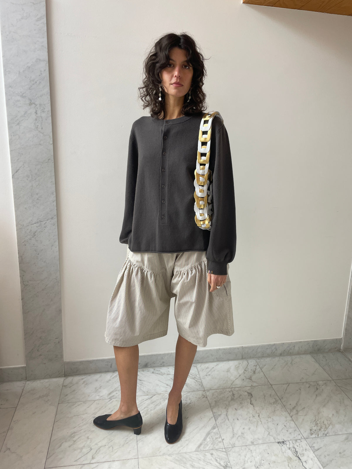 Look with Extreme Cashmere Bi, Mud, SC103 Links Tote, Lunar, Martiniano High Glove, Black