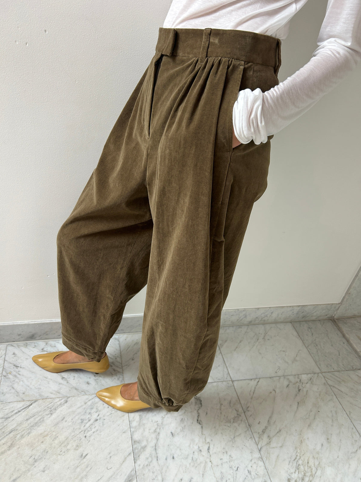 Velvet Shirring Pants, Khaki Amomento
